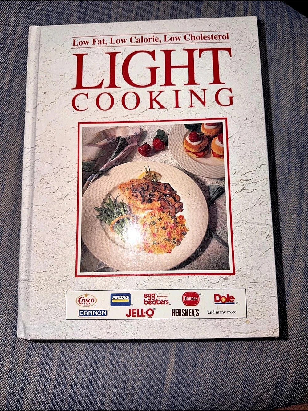 Publications International Light Cooking Cookbook Low Fat Low Calorie Low